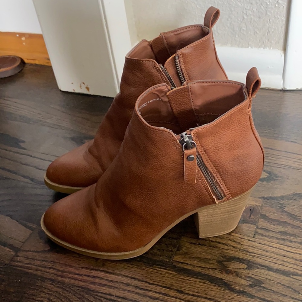 Universal thread booties